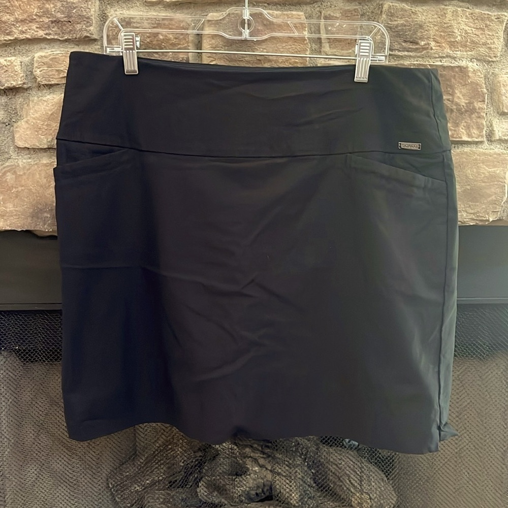 S. C. & CO. Black skort with front pockets. Size XXL